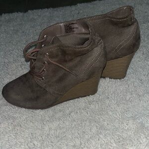 Women's Wedge Ankle Boots - Brown